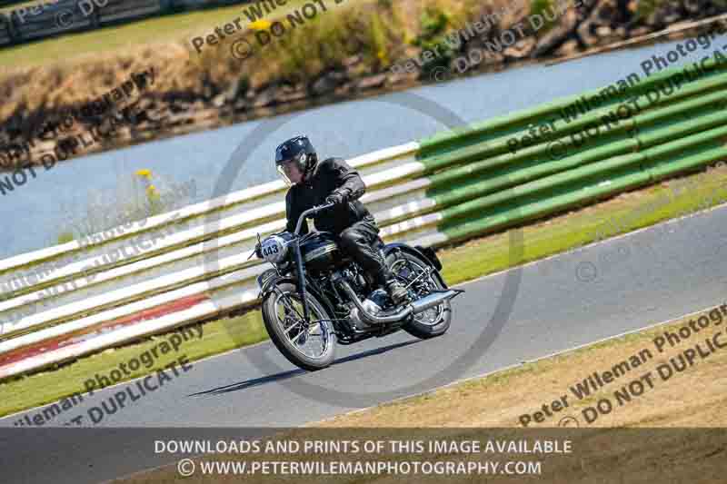Vintage motorcycle club;eventdigitalimages;mallory park;mallory park trackday photographs;no limits trackdays;peter wileman photography;trackday digital images;trackday photos;vmcc festival 1000 bikes photographs